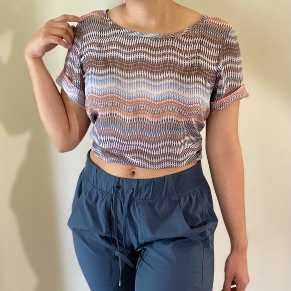 Adjustable sheer patterned top - Picture 3 of 7